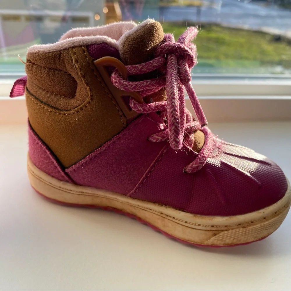 OshKosh B’gosh Toddler Winter Boots Pink Lace-Up Size 5